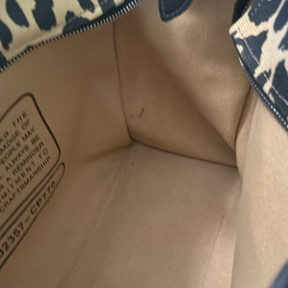 Coach leopard medium cargo tote - Picture 9 of 10